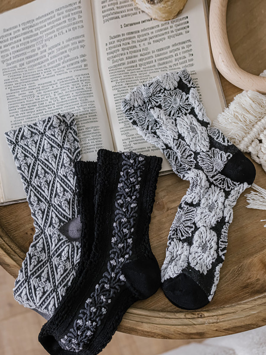 3 Pairs Women Artsy Flower Jacquard Black White Socks