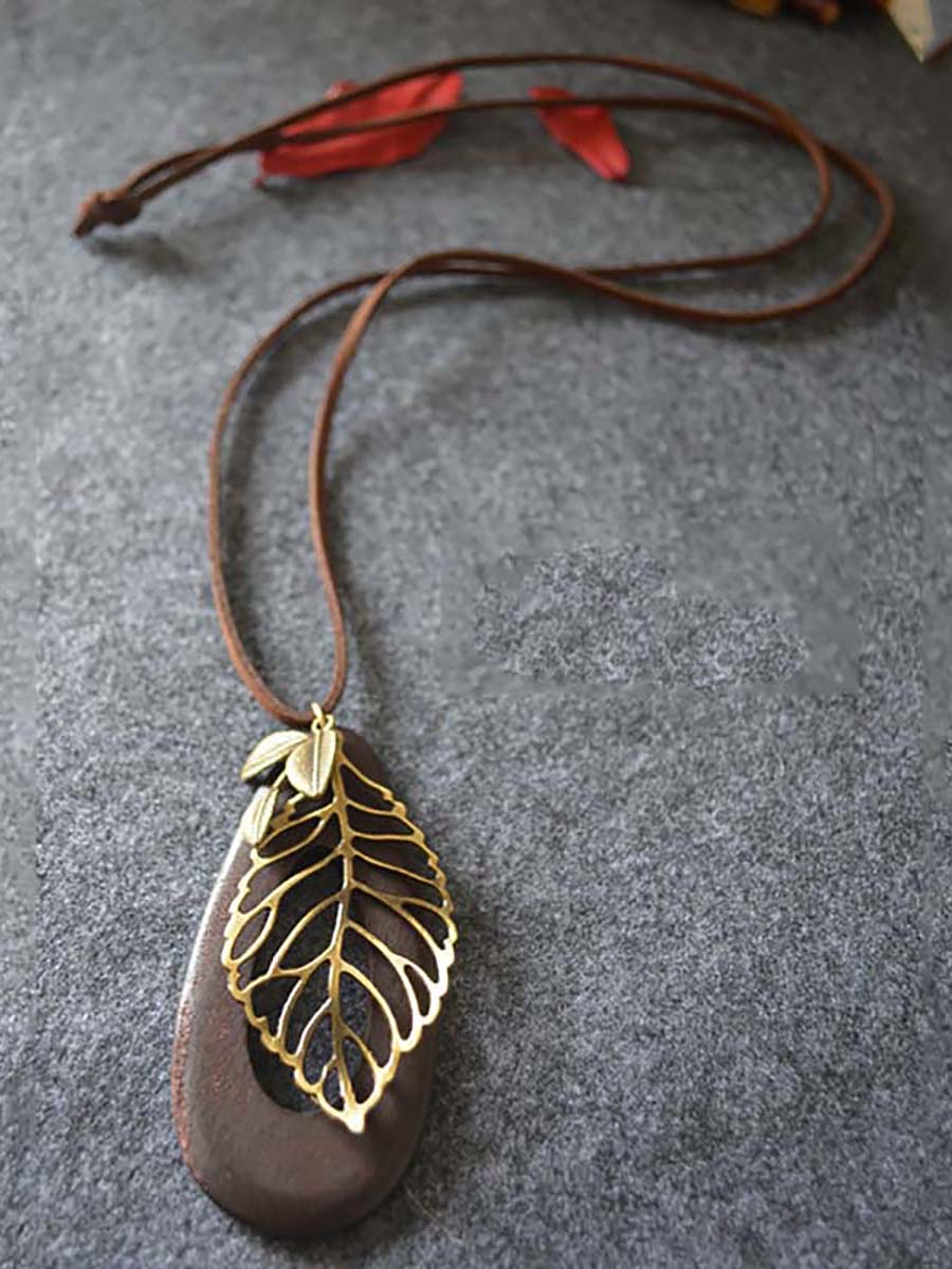 Artsy Hollow Out Metal Leaf Oval Wool Necklace