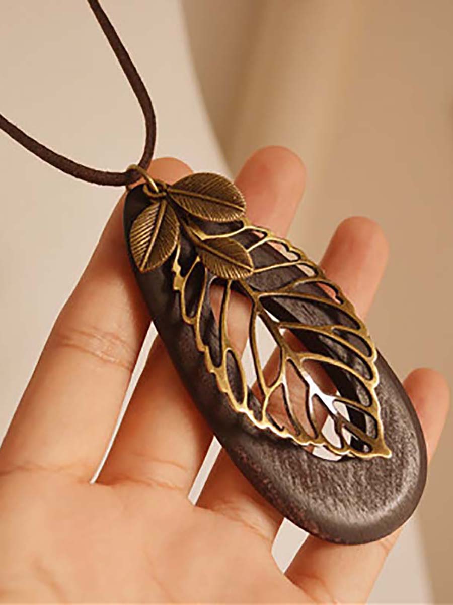 Artsy Hollow Out Metal Leaf Oval Wool Necklace