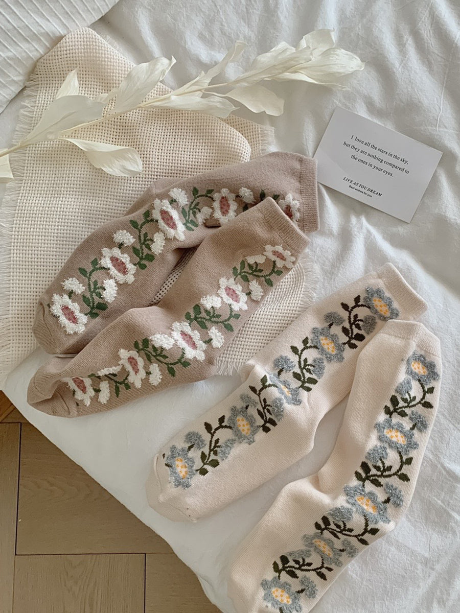 2 Pairs Women Autumn Flower Flocking Cotton Socks