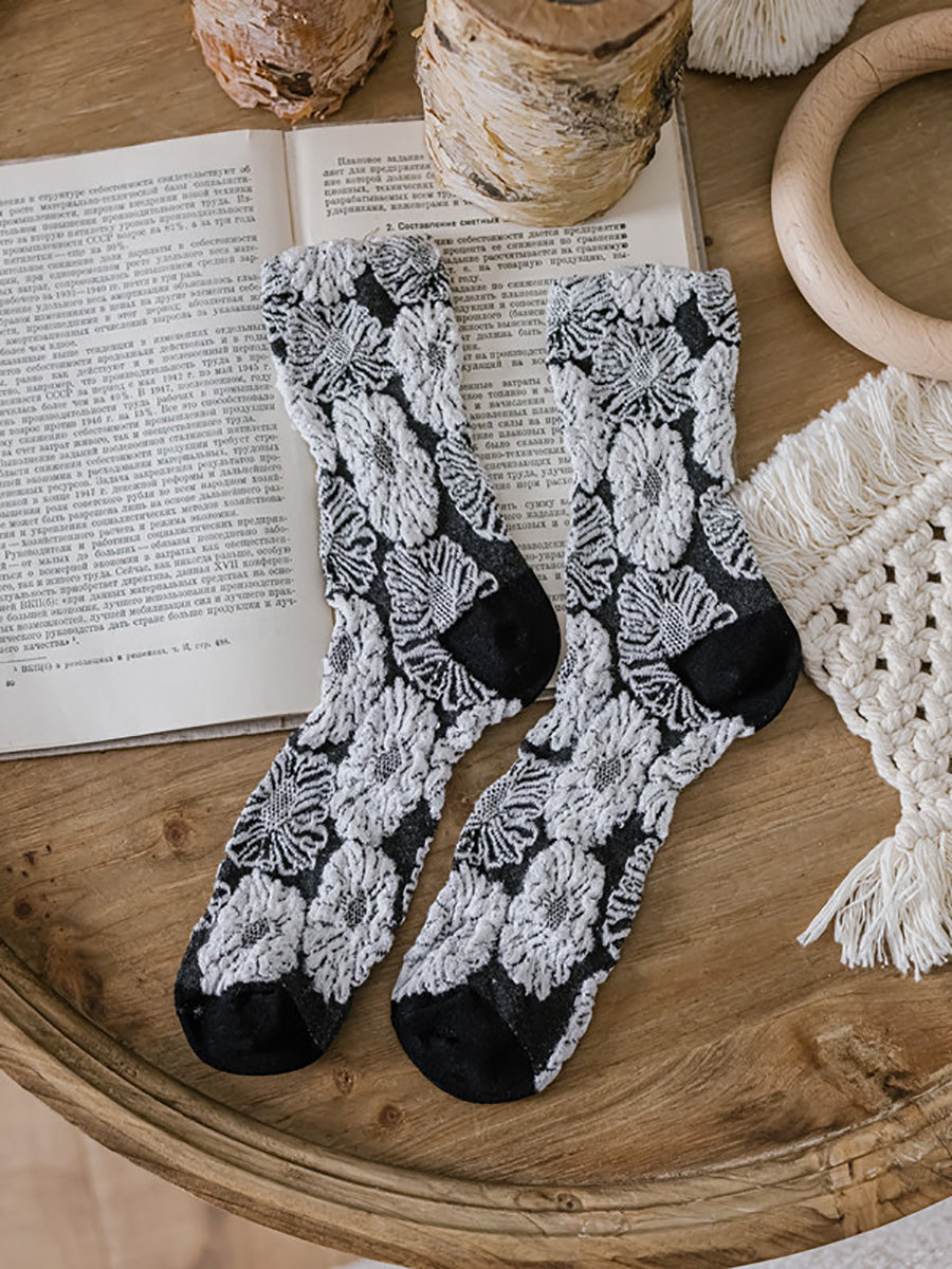 3 Pairs Women Artsy Flower Jacquard Black White Socks