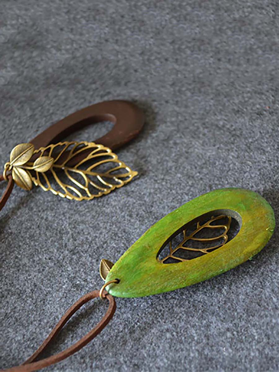 Artsy Hollow Out Metal Leaf Oval Wool Necklace