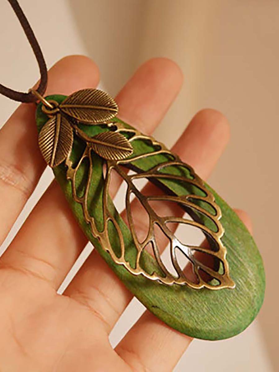 Artsy Hollow Out Metal Leaf Oval Wool Necklace