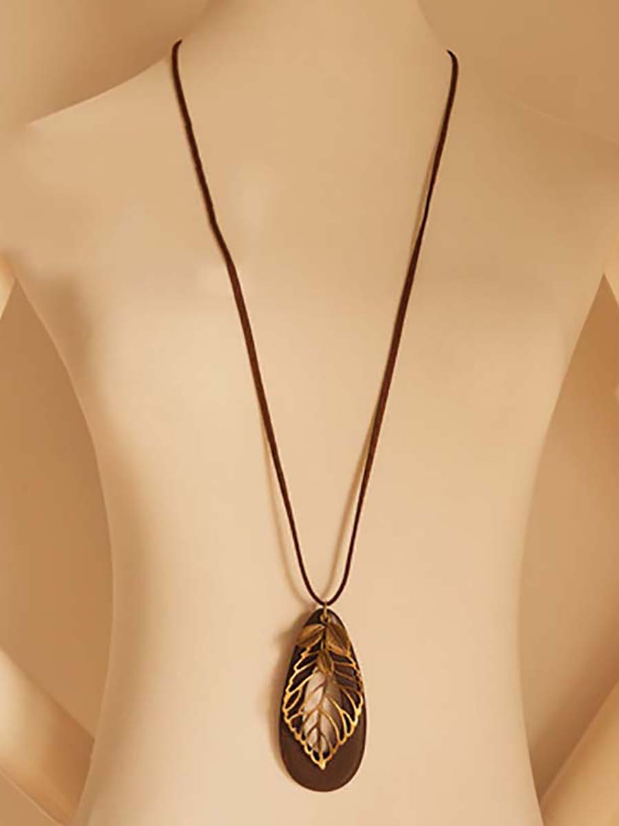 Artsy Hollow Out Metal Leaf Oval Wool Necklace